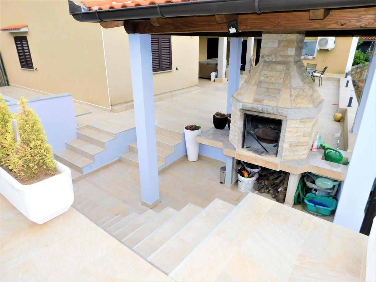 Apartman "Sabine Red" With Heated Pool Omišalj Dış mekan fotoğraf