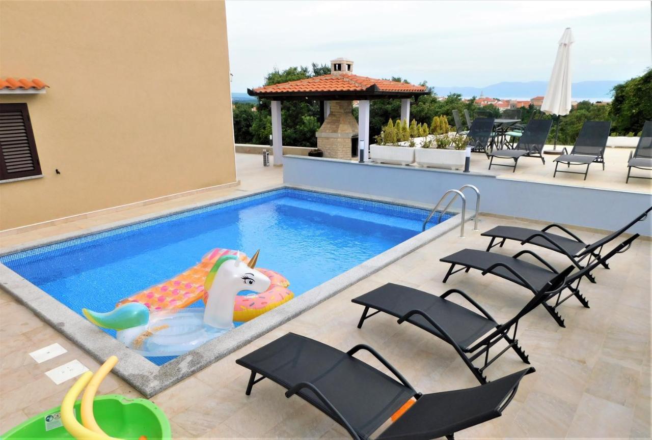 Apartman "Sabine Red" With Heated Pool Omišalj Dış mekan fotoğraf