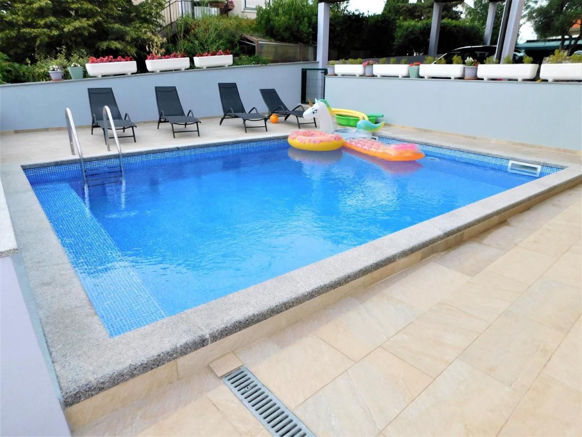 Apartman "Sabine Red" With Heated Pool Omišalj Dış mekan fotoğraf