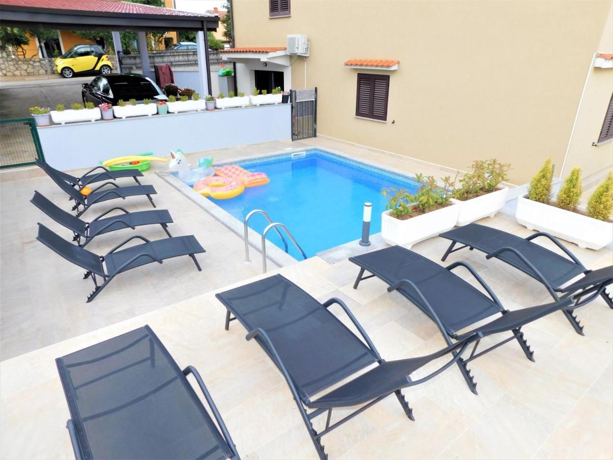 Apartman "Sabine Red" With Heated Pool Omišalj Dış mekan fotoğraf