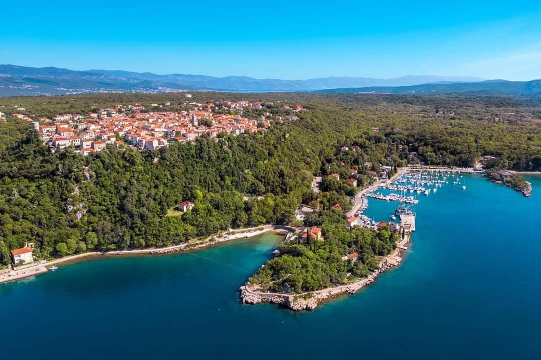 Apartman "Sabine Red" With Heated Pool Omišalj Dış mekan fotoğraf