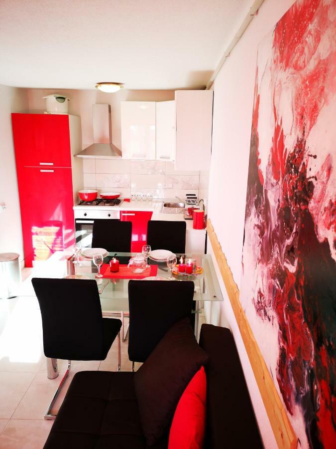 Apartman "Sabine Red" With Heated Pool Omišalj Dış mekan fotoğraf