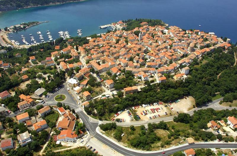 Apartman "Sabine Red" With Heated Pool Omišalj Dış mekan fotoğraf