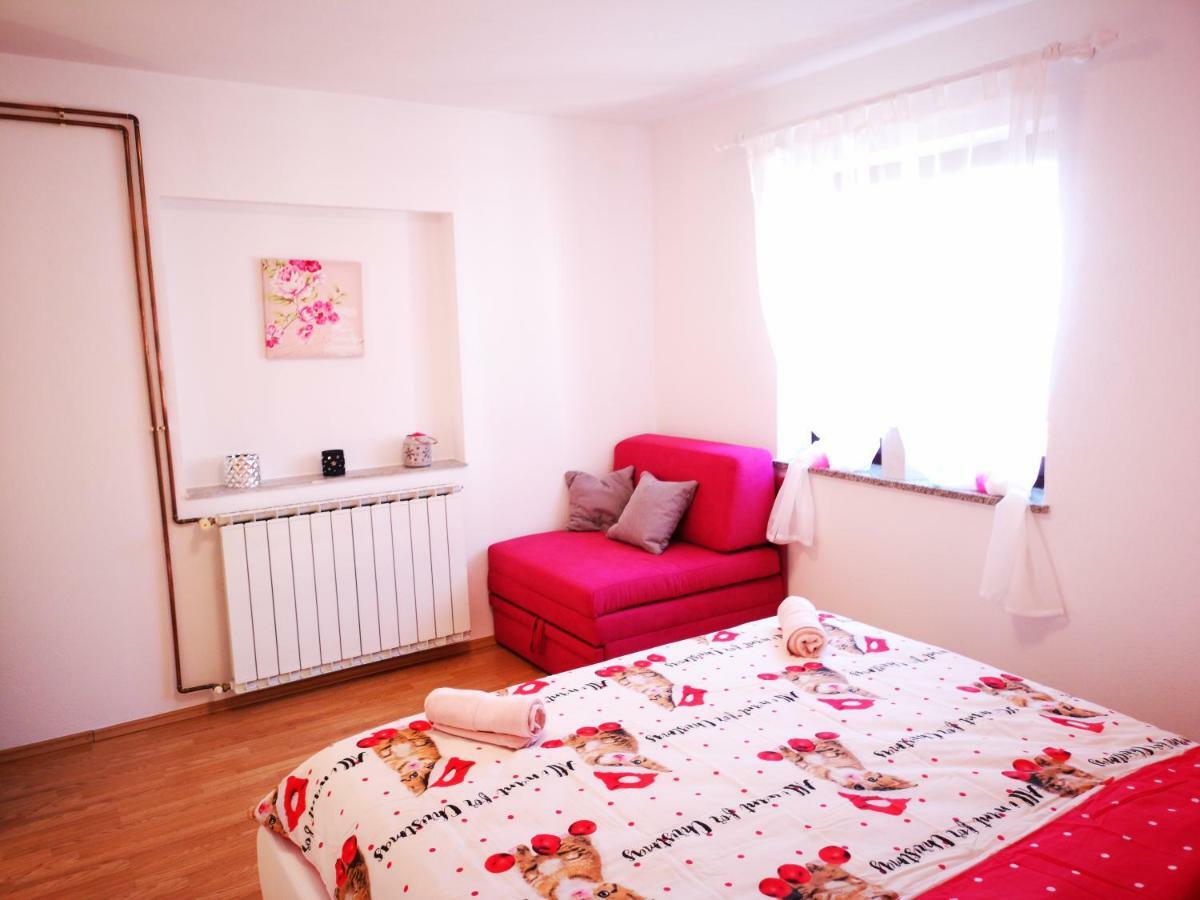 Apartman "Sabine Red" With Heated Pool Omišalj Dış mekan fotoğraf