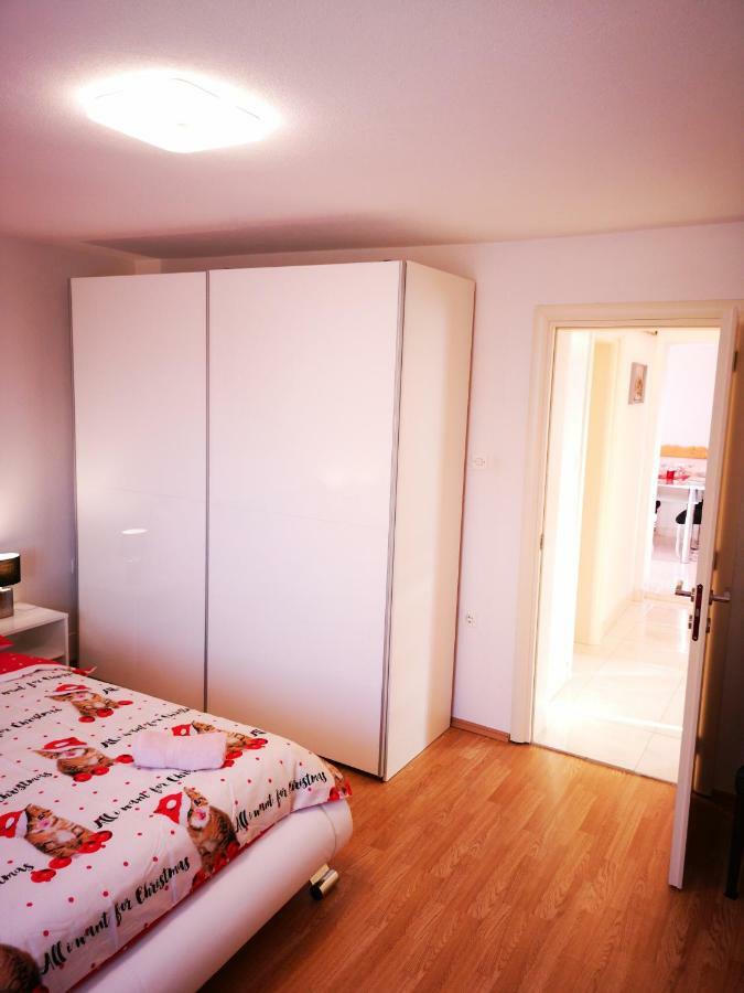 Apartman "Sabine Red" With Heated Pool Omišalj Dış mekan fotoğraf