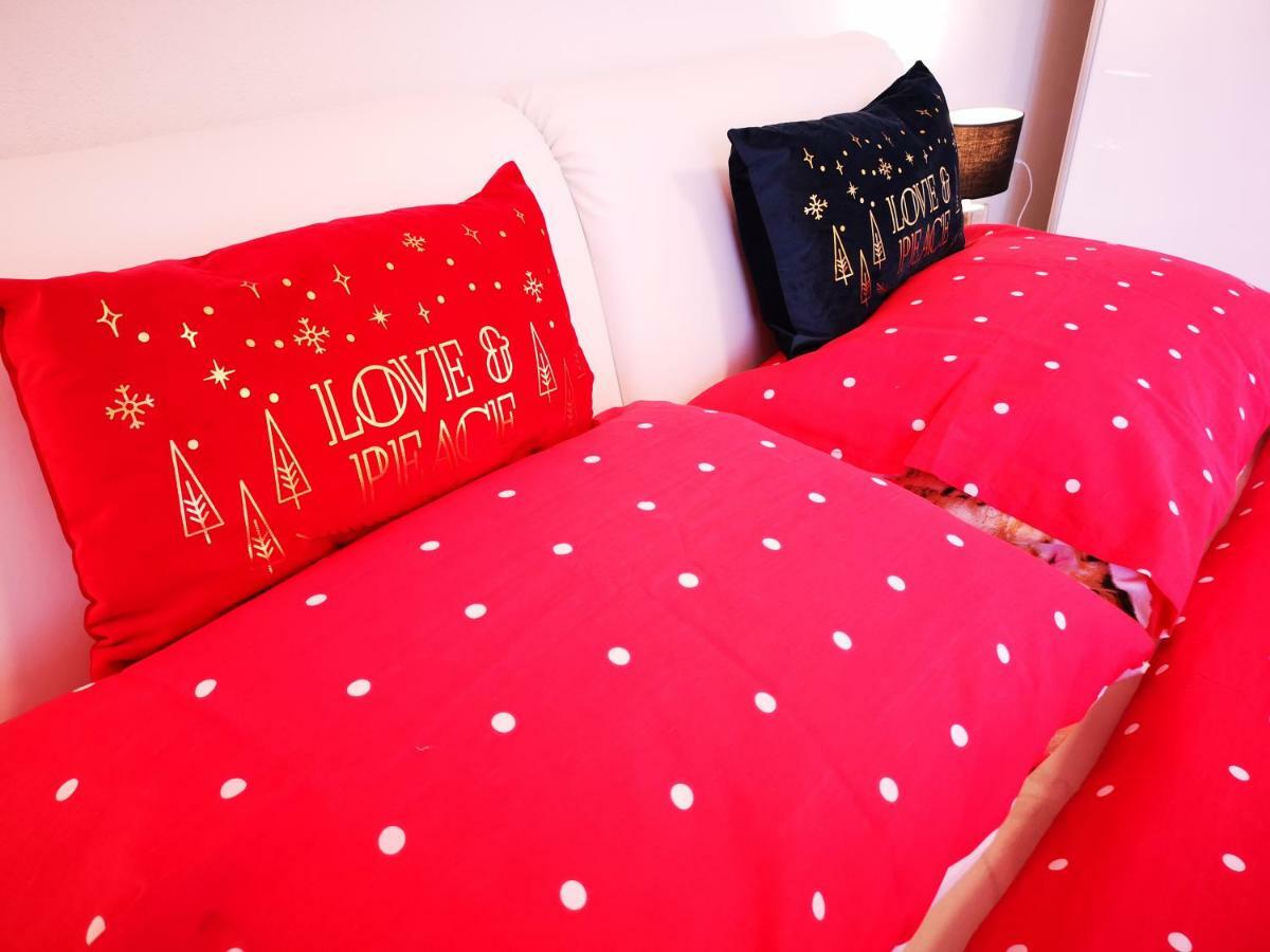 Apartman "Sabine Red" With Heated Pool Omišalj Dış mekan fotoğraf
