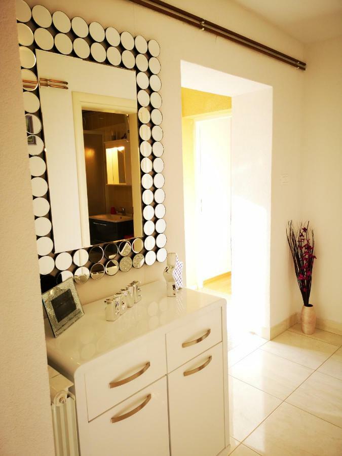 Apartman "Sabine Red" With Heated Pool Omišalj Dış mekan fotoğraf