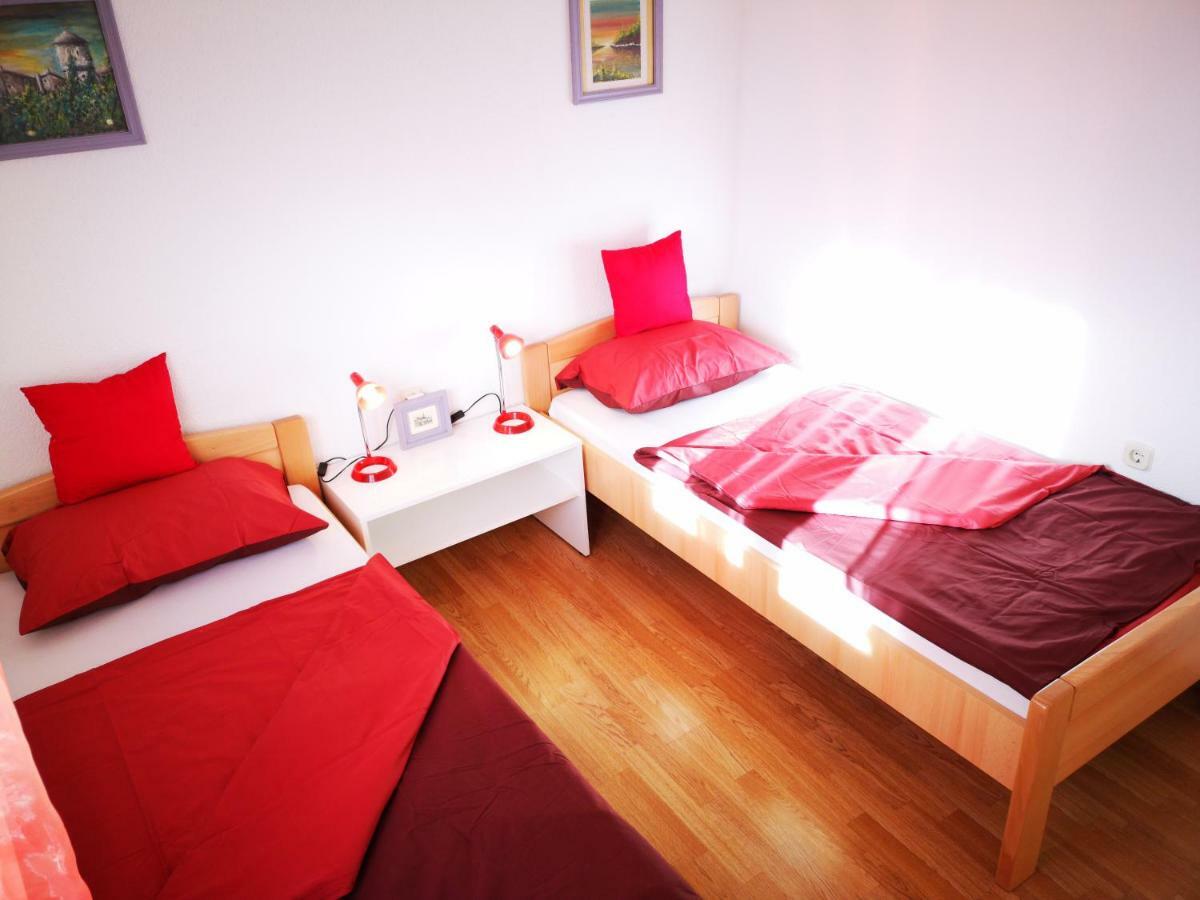 Apartman "Sabine Red" With Heated Pool Omišalj Dış mekan fotoğraf